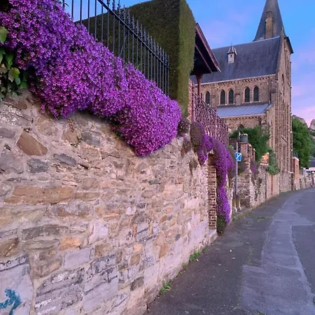 En Face De Maison Sax Daire