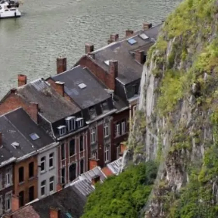 En Face De Maison Sax Dinant